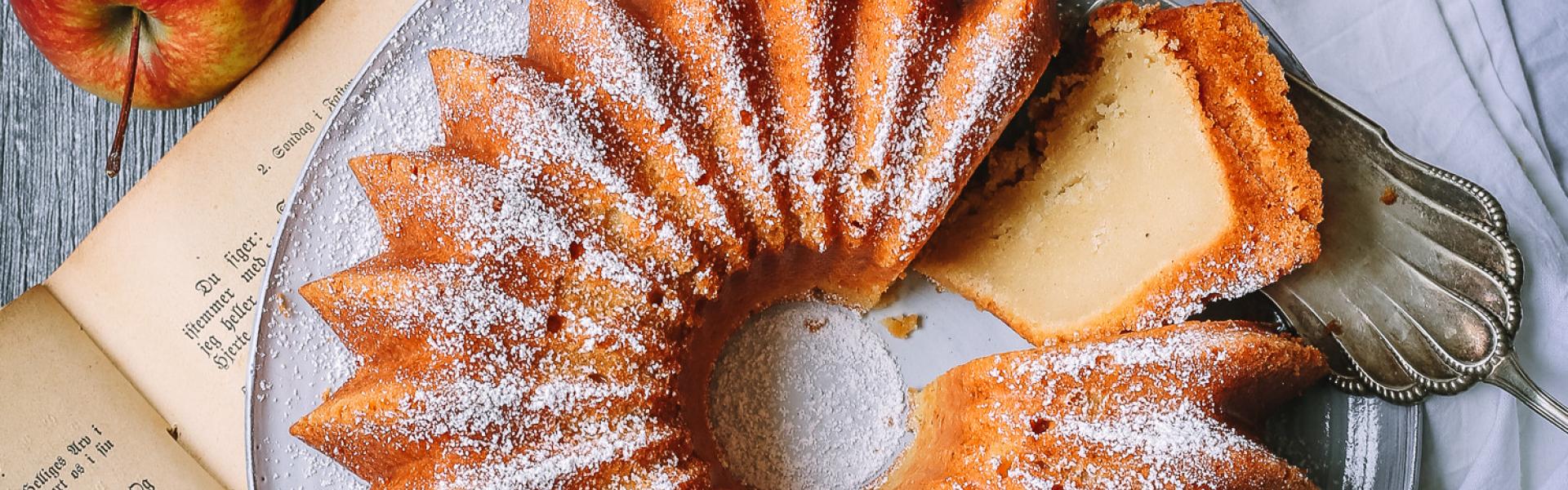 Apfelmuskuchen aus Rührteig - extra saftig mit Joghurt