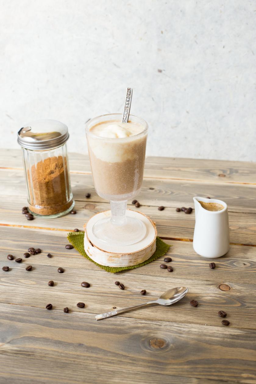 Iced Coffee mit selbstgemachtem Vanilleeis | Simply Yummy