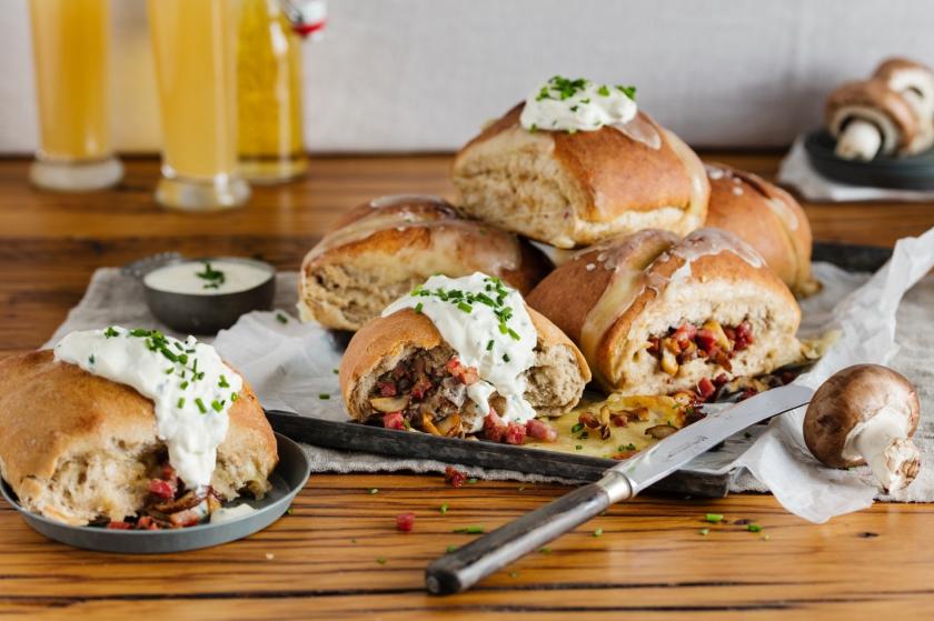 Handbrot mit Schinken und Pilzen im Cookit