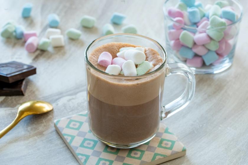 Heiße Schokolade mit Marshmallows im Cookit Simply Yummy