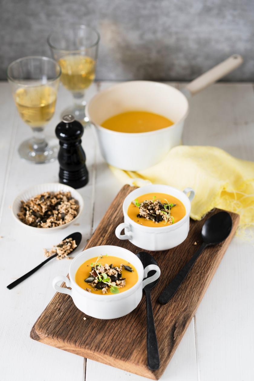 Karotten-Ingwer-Suppe mit Knusper-Topping | Simply Yummy