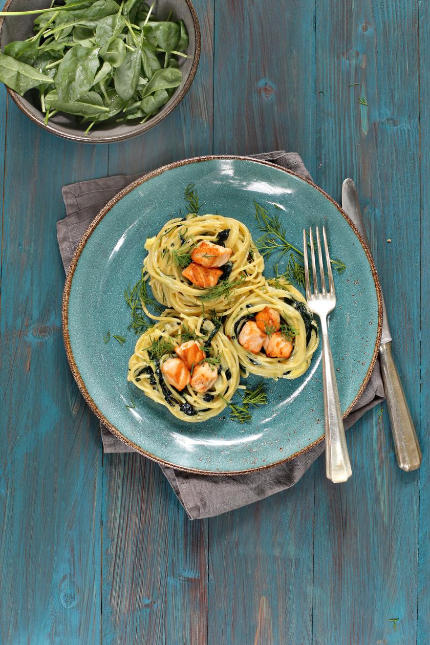 Lachs-Spaghettinester mit Gorgonzola und Spinat im Cookit | Simply Yummy