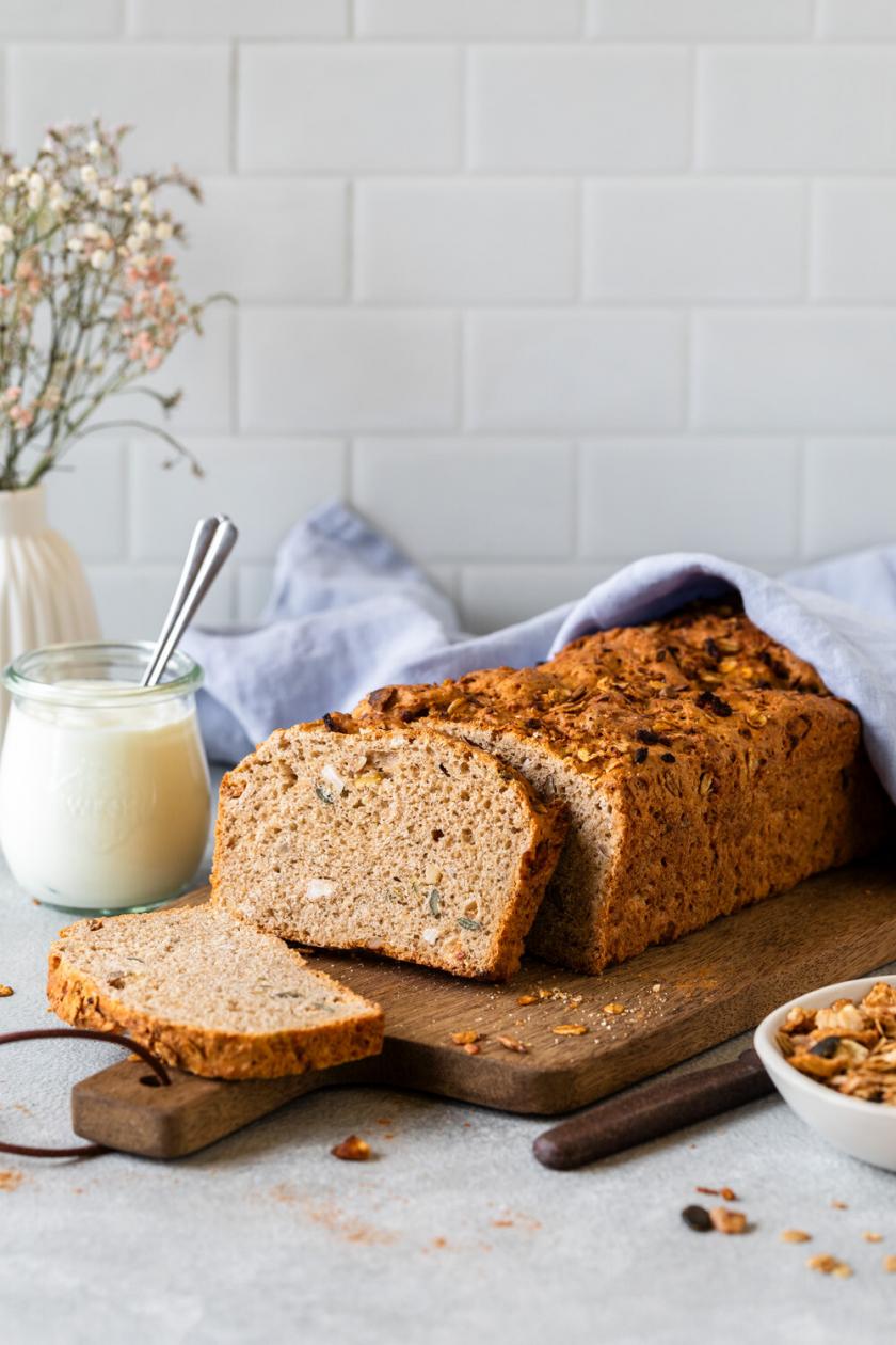 Saftiges Müslibrot mit Dinkelmehl | Simply Yummy