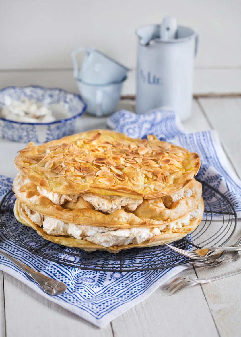 Cappuccino-Torte mit Mandeln ganz einfach | Simply Yummy