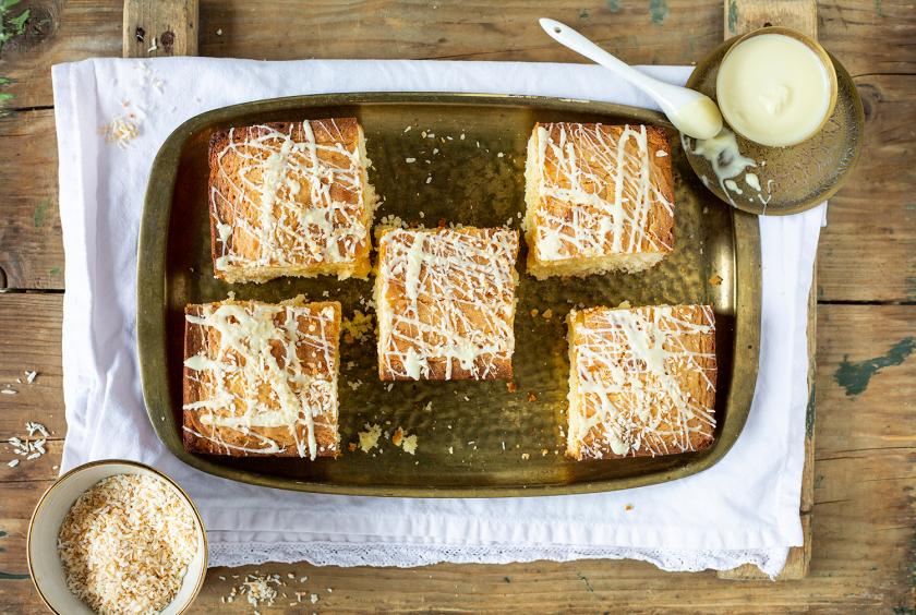 Weiße Schoko-Kokos-Blondies - extra saftig | Simply Yummy