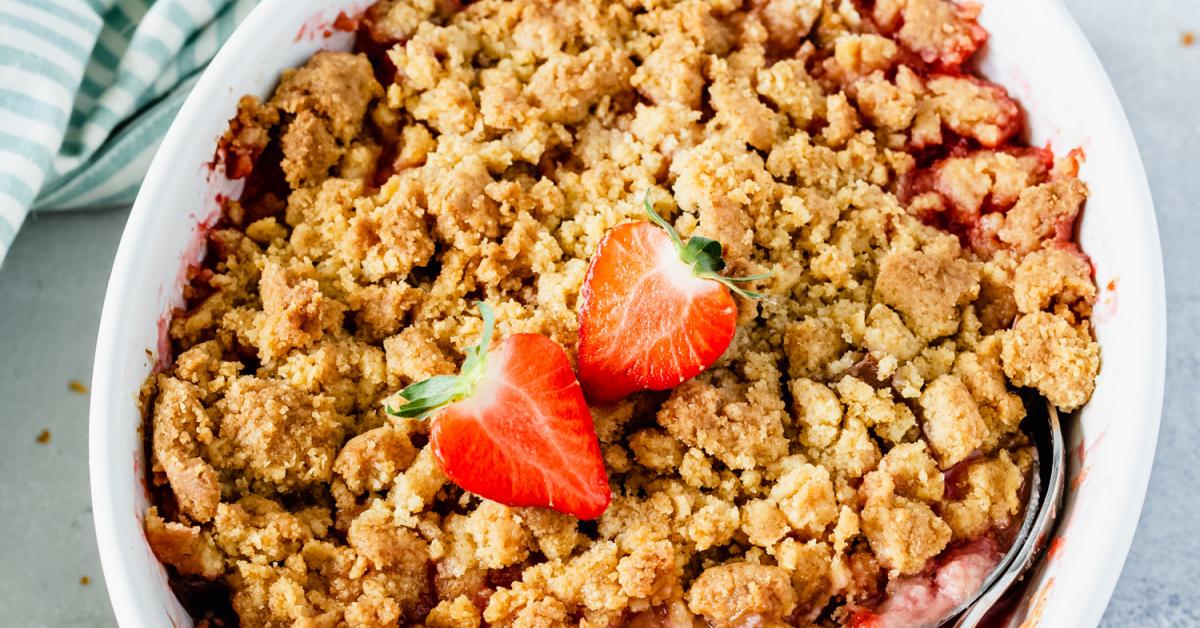 Erdbeer-Rhabarber-Crumble - bestes Rezept | Simply Yummy