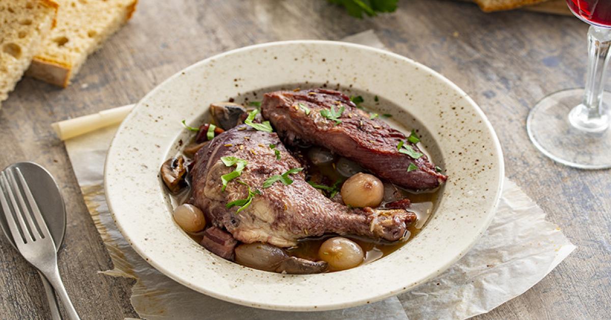 Hahn in Rotweinsoße (Coq au vin) im Cookit | Simply Yummy