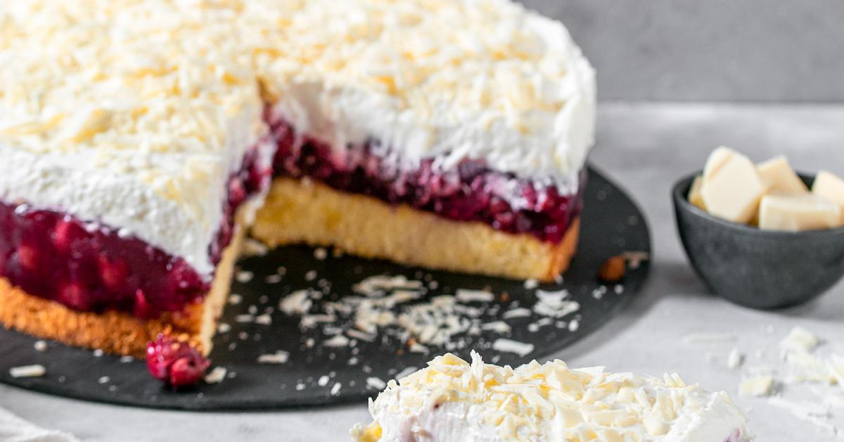 Mandel-Kirsch-Torte mit Quarkcreme | Simply Yummy