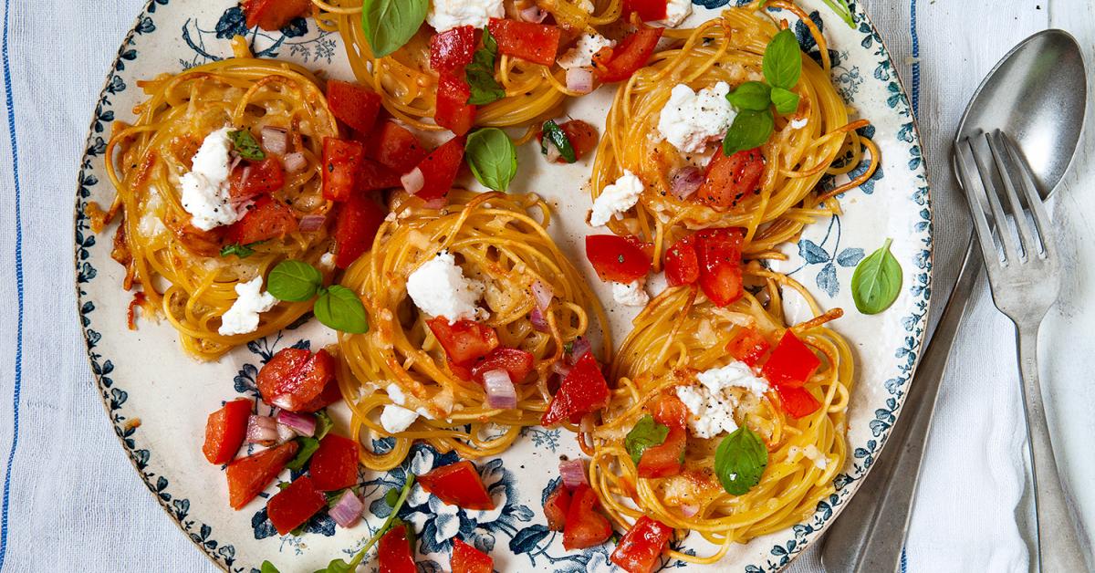 Spaghetti Nester mit doppelt Käse &amp; Tomaten | Simply Yummy